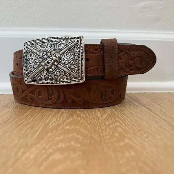 NWT Tony Lama embellished leather belt. Size 36 Tony Lama OXEYE DAISY Top Grain Leather Belt Size M (34-35  main image 2